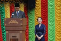 Kepala Badan Pengusahaan Batam (BP Batam), Amsakar Achmad bersama Wakil Kepala BP Batam, Li Claudia Chandra menghadiri Rapat Paripurna DPRD Kota Batam dengan agenda Penyampaian Pidato Sambutan Wali Kota Batam Masa Jabatan 2025 - 2030 pada Senin (3/3/2025) di Kantor DPRD Kota Batam. Foto: INIKEPRI.COM