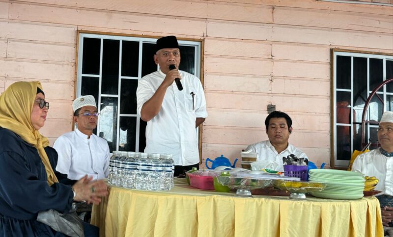 Ketua umum DPP GARPU Pietra Machreza Paloh berbuka bersama dengan tokoh Masyarakat Hinterland La Ode Salman di Pulau Terong. Foto: INIKEPRI.COM