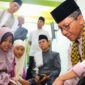 Wali Kota Batam sekaligus Ex Officio Kepala BP Batam Amsakar Achmad seusai tarawih berjamaah di Kecamatan Batuaji di Masjid Al Ishlah, Kelurahan Buliang. Foto: INIKEPRI.COM/Media Center Batam 