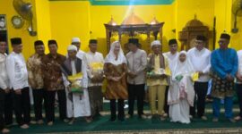 Bupati Natuna, Cen Sui Lan, bersama Wakil Bupati Natuna, Jarmin Sidik menghadiri kegiatan Muhibah Ramadhan di Desa Sededap, Kecamatan Pulau Tiga, pada Selasa (4/3/2025). Foto: INIKEPRI.COM
