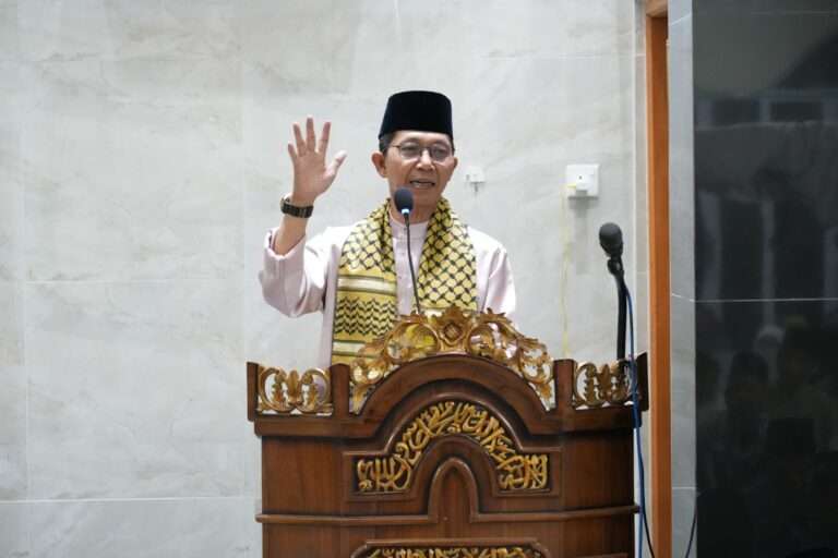 Wali Kota Batam sekaligus Ex Officio Kepala BP Batam Amsakar Achmad di Masjid Al Ishlah, Batuaji. Foto: INIKEPRI.COM/BP Batam 