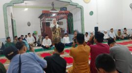 Bupati Natuna, Cen Sui Lan, kembali melaksanakan kegiatan Safari Ramadhan 1446 Hijriyah. Kali ini, Safari di laksanakan di Masjid Ma'arif Batu Bayan, Desa Cemaga Tengah, Kecamatan Bunguran Selatan, pada Sabtu (08/03/2025) malam. Foto: INIKEPRI.COM