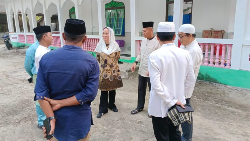 Bupati Natuna Cen Sui Lan saat safari Ramadan di Bunguran Timur. Foto: INIKEPRI.COM