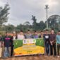 PW PRIMA DMI Kepri membagikan takjil kepada masyarakat di Kota Batam. Foto: INIKEPRI.COM