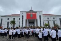 Demo tenaga media di Kantor Bupati Natuna. Foto: Istimewa 