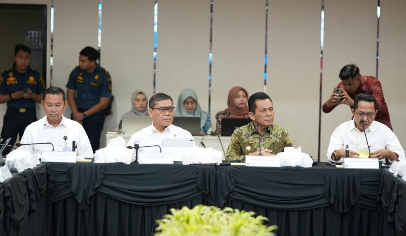 Kepala BP Batam sekaligus Wali Kota Batam, Amsakar Achmad menghadiri rapat koordinasi (rakor) Program Prioritas Industri Transportasi Laut dan Galangan Kapal Kota Batam, Rabu (12/3/2025). Foto: INIKEPRI.COM/BP Batam 