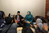 Wali Kota Batam sekaligus Ex Officio Kepala BP Batam Amsakar Achmad usai menghadiri pelantikan Persatuan Kesejahteraan Keluarga (PKK) di ruang Holding Lantai IV Kantor Wali Kota Batam, Jumat (14/3/2025) sore. Foto: INIKEPRI.COM