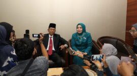 Wali Kota Batam sekaligus Ex Officio Kepala BP Batam Amsakar Achmad usai menghadiri pelantikan Persatuan Kesejahteraan Keluarga (PKK) di ruang Holding Lantai IV Kantor Wali Kota Batam, Jumat (14/3/2025) sore. Foto: INIKEPRI.COM