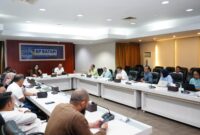 Anggota/Deputi Bidang Pelayanan Umum BP Batam, Ariastuty langsung menggelar rapat dengan BU SPAM BP Batam, untuk mencari solusi penyelesaian distribusi air ke daerah stres area. Terutama untuk kawasan Tanjung Riau dan Tanjung Uncang. Foto: INIKEPRI.COM