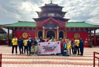 Honda Adv Indonesia Chapter Batam berfoto di depan masjid Ceng Ho Bengkong. Foto: INIKEPRI.COM