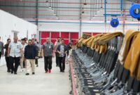 Anggota/Deputi Bidang Investasi dan Pengusahaan BP Batam, Fary Djemy Francis meninjau Kawasan Ekonomi Khusus Batam Aero Technic (KEK BAT) di Kawasan Bandara Internasional Hang Nadim, Rabu, (19/3/2025). Foto: INIKEPRI.COM