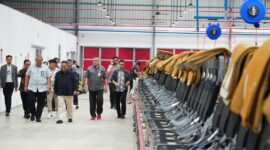Anggota/Deputi Bidang Investasi dan Pengusahaan BP Batam, Fary Djemy Francis meninjau Kawasan Ekonomi Khusus Batam Aero Technic (KEK BAT) di Kawasan Bandara Internasional Hang Nadim, Rabu, (19/3/2025). Foto: INIKEPRI.COM
