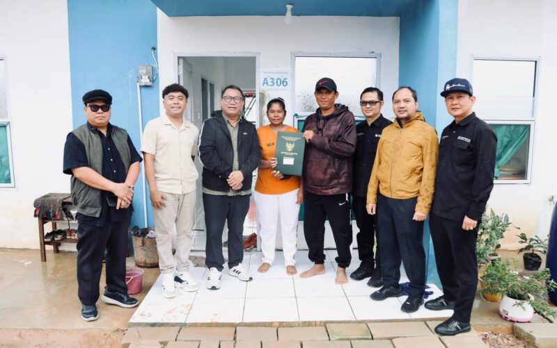 Anggota Bidang Investasi dan Pengusahaan (Deputi IV) BP Batam, Fary Djemy Francis berkesempatan untuk meninjau langsung progres pembangunan rumah baru untuk warga terdampak pengembangan Kawasan Rempang Eco-City yang berlokasi di Tanjung Banon, Kamis (20/3/2025). Foto; INIKEPRI.COM/BP Batam