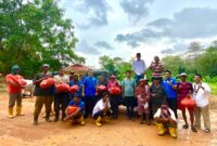 Dewan Pimpinan Daerah Komite Nasional Pemuda Indonesia (DPD KNPI) Kota Tanjungpinang bersama Organisasi Kepemudaan (OKP) mengadakan kegiatan berbagi sembako di Tempat Pembuangan Akhir (TPA) Tanjungpinang dan Panti Asuhan Insan Cita, Jumat (21/3/2025). Foto: INIKEPRI.COM