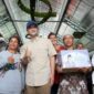 Menteri Transmigrasi RI, M. Iftitah Sulaiman Suryanagara didampingi Kepala BP Batam Amsakar Achmad dan Wakil Kepala BP Batam Li Claudia Chandra saat berdialog bersama dengan warga Rempang yang berada di Tempat Penampungan Sementara (TPS) Buana Central Park. Foto: INIKEPRI.COM