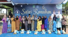 Ketua TP-PKK Kota Batam Erlita Sari Amsakar di kegiatan Pembinaan Akhlak Mulia (PAM) yang digelar di Kecamatan Galang, tepatnya di Masjid Jami Muzalam Mubaraqah, Kampung Baru, Kelurahan Galang Baru. Foto: INIKEPRI.COM