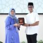 Ketua Dewan Kerajinan Nasional Daerah (Dekranasda) Provinsi Kepulauan Riau Hj. Dewi Kumalasari Ansar secara resmi membuka kegiatan Sahabat Ibu Cakap Literasi Keuangan Syariah (SiCantikS) yang diselenggarakan oleh Otoritas Jasa Keuangan (OJK) Provinsi Kepulauan Riau. Acara ini berlangsung di Gedung Dekranasda Kepri, Tanjungpinang, pada Jumat (14/3). Foto: INIKEPRI.COM/Diskominfo Kepri 