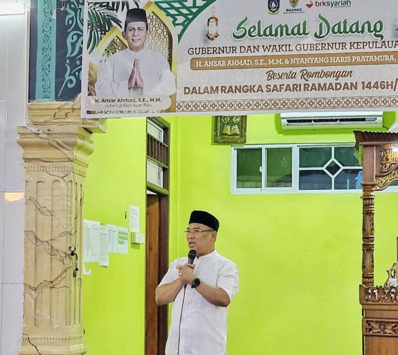 Wakil Gubernur Kepulauan Riau, Nyanyang Haris Pratamura, S.E., M.Si., melanjutkan rangkaian Safari Ramadhan dengan mengunjungi Masjid Al-Istiqomah, Sagulung, Kota Batam, pada Senin (24/3/2025). Foto: INIKEPRI.COM