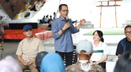 Wali Kota sekaligus Ex Officio Kepala BP Batam Amsakar Achmad dalam dialog bersama warga di lokasi penampungan sementara, Buana Central Park, pada Sabtu (29/3/2025). Foto: INIKEPRI.COM
