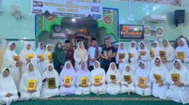 Wali Kota Tanjungpinang Lis Darmansyah saat hadir di khataman Al Qur'an Bundo Kanduang Kota Tanjungpinang dan BKMT Permata Tanjung Ayun Sakti di Masjid Babussalam, Jalan Pramuka Lorong Tanama, Sabtu (15/3/2025). Foto: INIKEPRI.COM
