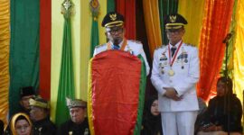 Lis Darmansyah dan Raja Ariza prosesi adat Melayu, tepuk tepung tawar, di gedung Lembaga Adat Melayu (LAM) Kota Tanjungpinang, Sabtu (1/3/2025). Foto; INIKEPRI.COM/Diskominfo Tanjungpinang 