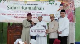 Wali Kota Tanjungpinang Lis Darmansyah bersama Wakil Wali Kota Raja Ariza melaksanakan agenda Safari Ramadan 1446H di Masjid Al Amin, Jalan Ganet, Perumahan Hangtuah Permai, Kelurahan Pinang Kencana, Kecamatan Tanjungpinang Timur, Sabtu (8/3/2025). Foto: INIKEPRI.COM/Diskominfo Tanjungpinang 