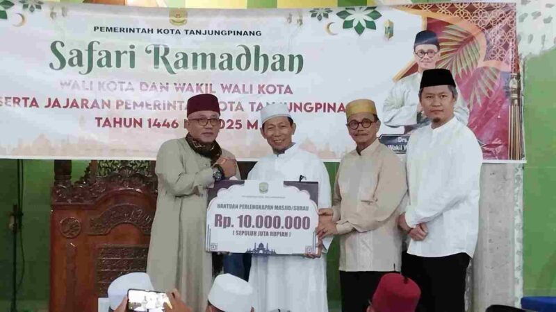 Wali Kota Tanjungpinang Lis Darmansyah bersama Wakil Wali Kota Raja Ariza melaksanakan agenda Safari Ramadan 1446H di Masjid Al Amin, Jalan Ganet, Perumahan Hangtuah Permai, Kelurahan Pinang Kencana, Kecamatan Tanjungpinang Timur, Sabtu (8/3/2025). Foto: INIKEPRI.COM/Diskominfo Tanjungpinang 