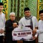 Wali Kota Tanjungpinang, Lis Darmansyah, bersama Wakil Wali Kota Raja Ariza melaksanakan Safari Ramadan perdana di Masjid Nurul Iman,  Jalan Pancur, Kelurahan Bukit Cermin, Rabu (5/3/2025) malam. Foto: INIKEPRI.COM/Diskominfo Tanjungpinang 
