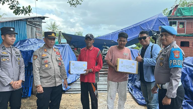 Dalam rangka memperingati Hari Ulang Tahun (HUT) Polda Kepri yang ke-20 tahun 2025 yang bertepatan dengan bulan suci Ramadhan 1446 H, Polres Lingga melalui Polsek Daik Lingga melaksanakan kegiatan bakti sosial yang dipimpin langsung oleh AKP Mayson Syafri, Kapolsek Daik Lingga. Foto: INIKEPRI.COM/Humas Polres Lingga 