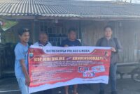 Personel Satreskrim Polres Lingga menggelar kegiatan sosialisasi bahaya judi online kepada masyarakat di Pelabuhan Dabo Singkep, Sabtu (15/3/2025). Foto: INIKEPRI.COM