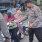 Satuan Tahanan dan Barang Bukti (Sat Tahti) Polres Lingga menggelar aksi sosial dengan membagikan takjil kepada masyarakat di Dabo Singkep. Foto: INIKEPRI.COM