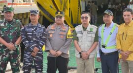 Sekretaris Daerah Kabupaten Natuna H. Boy Wijanarko Varianto bersama segenap Forkompinda Natuna melaksanakan Pemantauan Arus Mudik Lebaran Idul Fitri 1446 H/2025 M, bertempat di Pelabuhan Roro Tanjung Payung Penagi, Kelurahan Batu Hitam Kecamatan Bunguran Timur, Sabtu (29/3/2025). Foto: INIKEPRI.COM