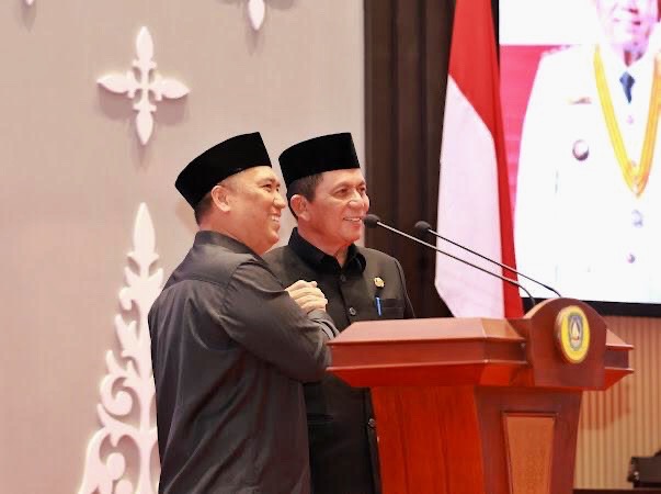 Gubernur Kepulauan Riau (Kepri), H. Ansar Ahmad, didampingi Wakil Gubernur Kepri, Nyanyang Haris Pratamura, menyampaikan pidato perdana Gubernur dan Wakil Gubernur Kepri masa jabatan 2025-2030 pada Rapat Paripurna DPRD Kepri, Rabu (5/3/2025). Foto: INIKEPRI.COM/Diskominfo Kepri 