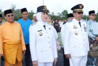 Bupati  Natuna Cen Sui Lan dan Wakil Bupati Natuna Jarmin Sidik disambut dengan syukuran, saat tiba di Natuna, Sabtu (1/3/2025). Foto: Istimewa 