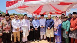 Menteri Pendidikan Tinggi, Sains dan Teknologi (Mendiktisaintek) Republik Indonesia, Prof. Brian Yuliarto didampingi Gubernur Kepulauan Riau H. Ansar Ahmad, meninjau lokasi perencanaan pembangunan Sekolah Garuda di Pulau Dompak, Tanjungpinang. Foto: INIKEPRI.COM/Diskominfo Kepri 