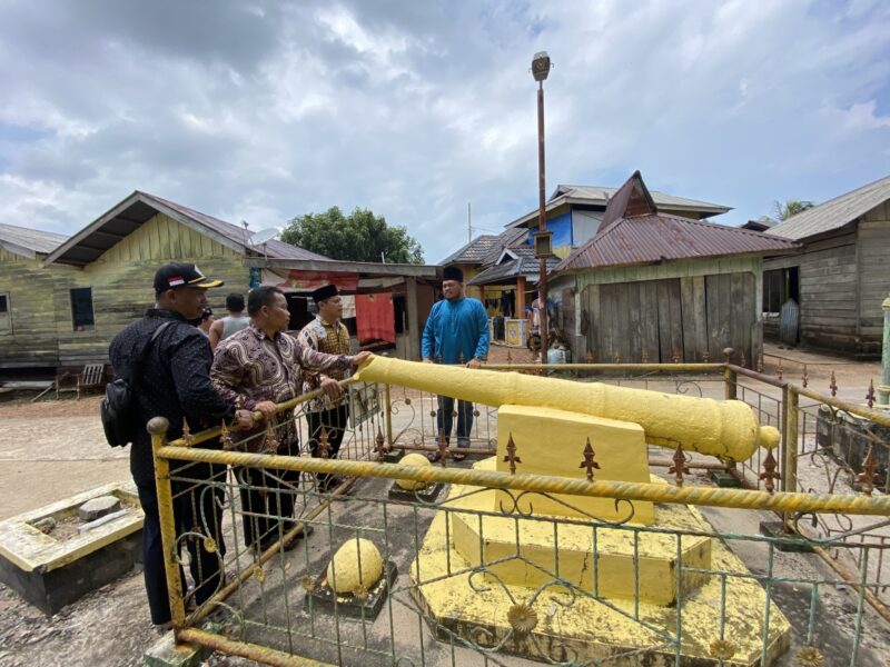 Dewan Pengurus Daerah (DPD) Hidayatullah se-Kepulauan Riau saat perjalanan spiritual dan budaya ke Pulau Mepar, Senin (19/4). Foto: INIKEPRI.COM