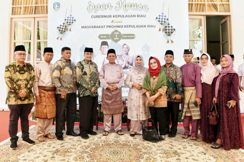 Open house Gubernur Ansar Ahmad dalam rangka Idul Fitri 1446 H di Kediaman Gubernur Kepri, Belakang Gedung Daerah, Tanjungpinang. Foto: Diskominfo Kepri 