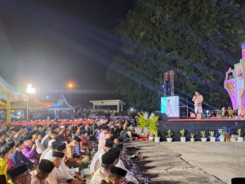 Perhelatan akbar Musabaqah Tilawatil Qur’an dan Hadits (MTQH) Ke XIV Tingkat Kabupaten Tahun 2025 resmi ditutup oleh Bupati Bintan Roby Kurniawan, Jum’at malam (18/4) di Astaka Utama Halaman Gedung Nasional Tanjung Uban. Foto: INIKEPRI.COM