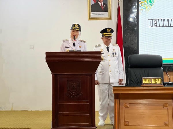 Bupati Natuna Cen Sui Lan dan Wakil Bupati Natuna Jarmin Sidik. Foto: Istimewa 