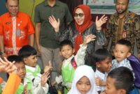 Erlita Amsakar, melakukan kunjungan ke sejumlah taman kanak-kanak di Kota Batam, Kamis (10/04/2025). Foto: INIKEPRI.COM/Media Center Batam 
