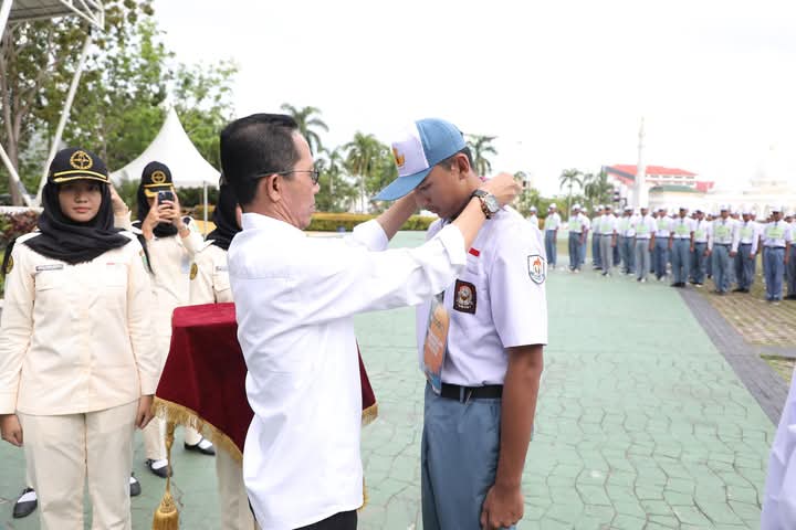Wali Kota Batam, Amsakar Achmad bertindak selaku Inspektur Upacara dalam Pembukaan Seleksi Pasukan Pengibar Bendera Pusaka (Paskibraka) tingkat Kota Batam, Provinsi dan Nasional tahun 2025. Foto: INIKEPRI.COM/Media Center Batam