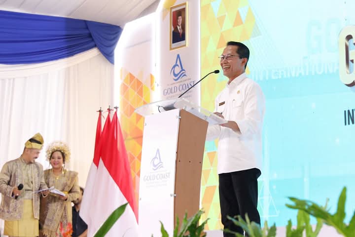 Wali Kota Batam sekaligus Ex Officio Kepala Badan Pengusahaan (BP) Batam, Amsakar Achmad, hadir peresmian Gold Coast International Ferry Terminal yang terletak di Bengkong Laut, Kota Batam, pada Senin (14/4). Foto: INIKEPRI.COM