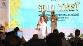 Wali Kota Batam sekaligus Ex Officio Kepala BP Batam Amsakar Achmad dalam peresmian Gold Coast International Ferry Terminal di Bengkong Laut, Senin (14/4), siang. Foto: INIKEPRI.COM
