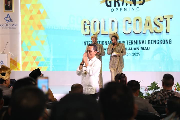 Wali Kota Batam sekaligus Ex Officio Kepala BP Batam Amsakar Achmad dalam peresmian Gold Coast International Ferry Terminal di Bengkong Laut, Senin (14/4), siang. Foto: INIKEPRI.COM