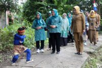 - Tim Penggerak Pemberdayaan dan Kesejahteraan Keluarga (TP PKK) Kota Batam melaksanakan kunjungan kerja sekaligus menyerahkan bantuan pendidikan untuk sekolah PAUD, TK, SD, dan SMP di Pulau Geranting, Kelurahan Pulau Terong, Kecamatan Belakang Padang, Selasa (22/04/2025). Foto: INIKEPRI.COM/Media Center Batam 