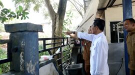 Wali Kota Batam, Amsakar Achmad melakukan peninjauan langsung ke Kantor Camat Nongsa, Selasa (22/4/2025). Foto: INIKEPRI.COM/Media Center Batam 