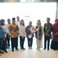 Wali Kota Batam, Amsakar Achmad, menyambut langsung kedatangan Menteri Pemberdayaan Perempuan dan Perlindungan Anak (PPPA) Republik Indonesia, Arifah Choiri Fauzi di Bandara Hangnadim Batam, Rabu (23/4/2025). Foto: INIKEPRI.COM
