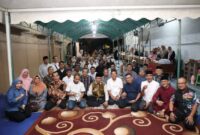 Wali Kota Batam, Amsakar Achmad, menghadiri silaturahmi dan Halalbihalal  Warga Kurnia Djaja Alam (KDA) Idulfitri 1446 Hijriah di Fasum Punai 2, Cluster Punai, RT 002 RW 033 Griya KDA, pada Sabtu (26/4/2025). Foto; INIKEPRI.COM