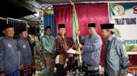 Wali Kota Batam, Amsakar Achmad, menghadiri acara Halalbihalal sekaligus pengukuhan Dalihan Na Tolu Serikat Tolong Menolong Batak Muslim Sagulung Baru (STMBMS) di Sekretariat STMBMS, RT 03 RW 05 Sagulung Baru, Sabtu (26/4/2025) malam. Foto: INIKEPRI.COM