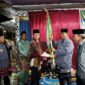 Wali Kota Batam, Amsakar Achmad, menghadiri acara Halalbihalal sekaligus pengukuhan Dalihan Na Tolu Serikat Tolong Menolong Batak Muslim Sagulung Baru (STMBMS) di Sekretariat STMBMS, RT 03 RW 05 Sagulung Baru, Sabtu (26/4/2025) malam. Foto: INIKEPRI.COM